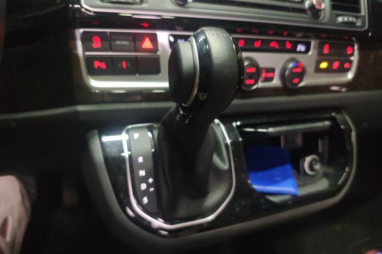 Used Volkswagen Multivan 2019 2.0 TSI 4x4 Prestige Edition 7-Seater Gear Lever