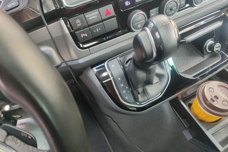 Used Volkswagen Multivan 2019 2.0 TSI 4x4 Prestige Edition 7-Seater Gear Lever
