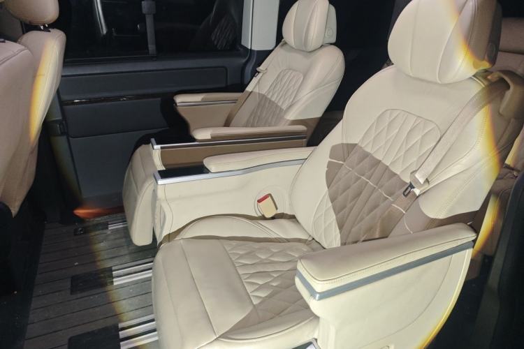 Used Volkswagen Multivan 2019 2.0 TSI 4x4 Prestige Edition 7-Seater Interior 4