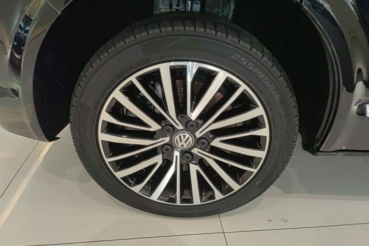Used Volkswagen Multivan 2019 2.0 TSI 4x4 Prestige Edition 7-Seater Left Front Wheel Hub