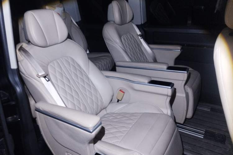 Used Volkswagen Multivan 2019 2.0 TSI 4x4 Prestige Edition 7-Seater Left Rear Seat