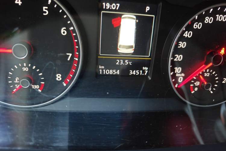 Used Volkswagen Multivan  Odometer Close Up