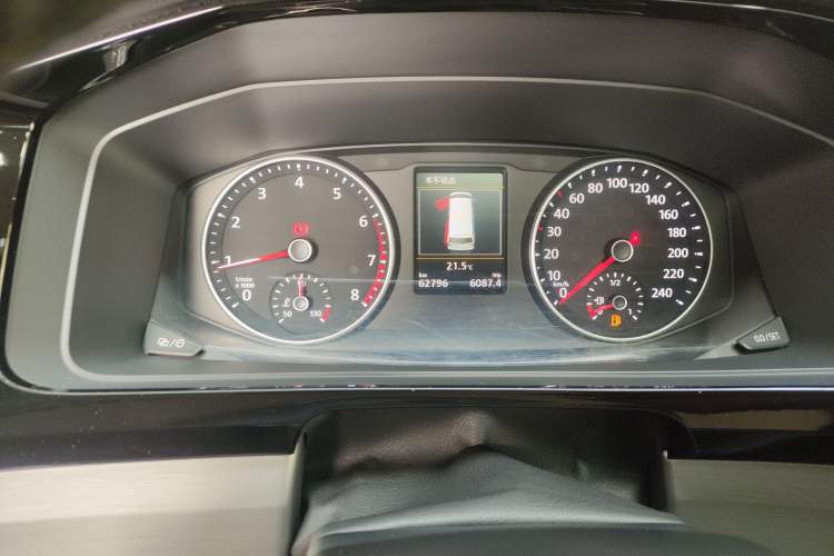 Used Volkswagen Multivan 2019 2.0 TSI 4x4 Prestige Edition 7-Seater Odometer Close Up