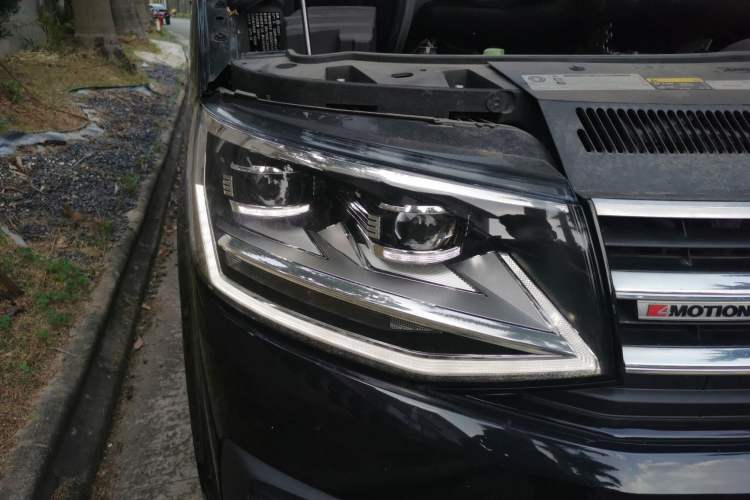 Used Volkswagen Multivan 2019 2.0 TSI 4x4 Prestige Edition 7-Seater Right Front Headlight