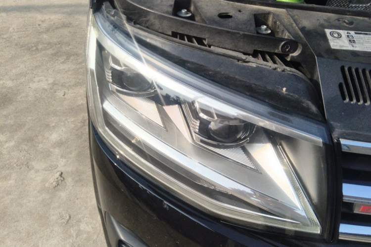 Used Volkswagen Multivan 2019 2.0 TSI 4x4 Prestige Edition 7-Seater Right Front Headlight