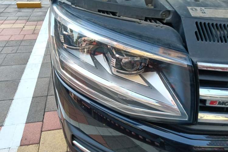 Used Volkswagen Multivan 2019 2.0 TSI 4x4 Prestige Edition 7-Seater Right Front Headlight