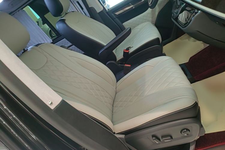 Used Volkswagen Multivan 2019 2.0 TSI 4x4 Prestige Edition 7-Seater Right Front Seat
