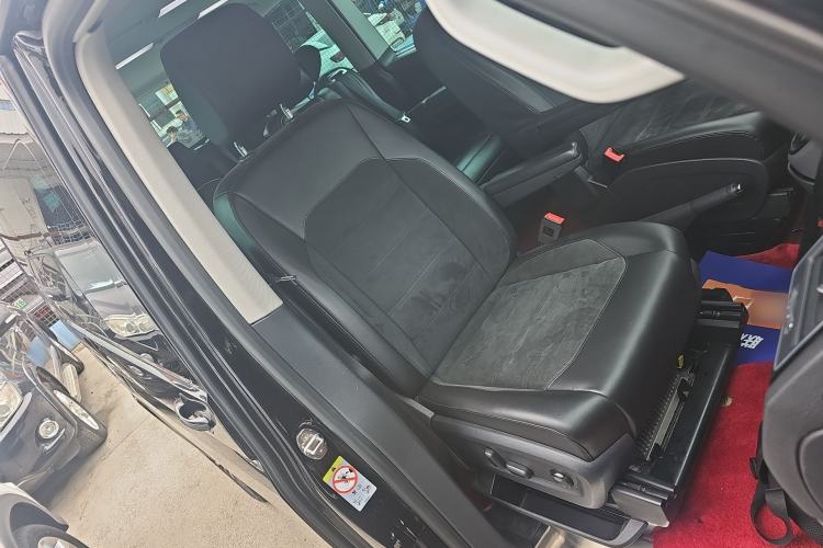Used Volkswagen Multivan 2019 2.0 TSI 4x4 Prestige Edition 7-Seater Right Front Seat
