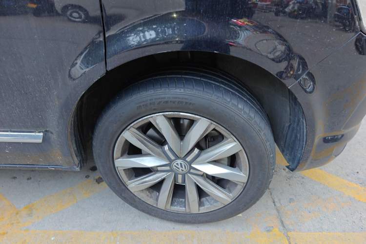 Used Volkswagen Multivan  Right Front Wheel Hub