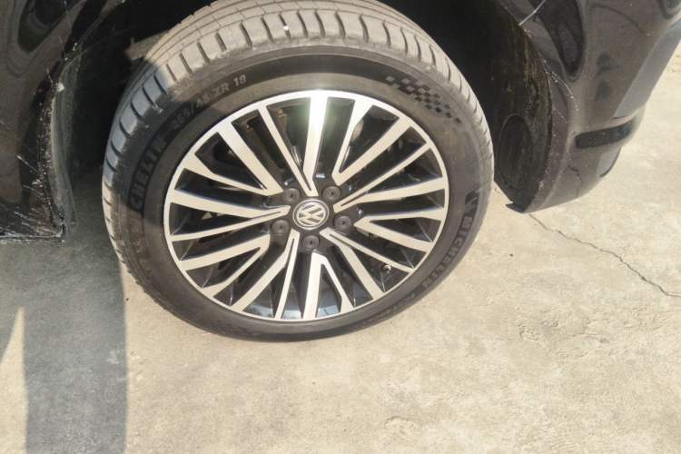 Used Volkswagen Multivan 2019 2.0 TSI 4x4 Prestige Edition 7-Seater Right Front Wheel Hub