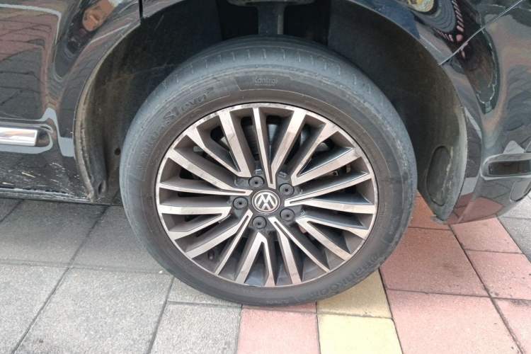 Used Volkswagen Multivan 2019 2.0 TSI 4x4 Prestige Edition 7-Seater Right Front Wheel Hub