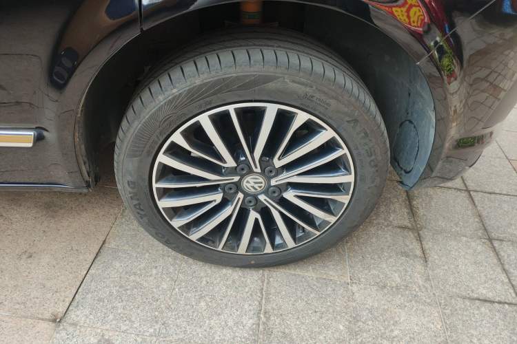 Used Volkswagen Multivan 2019 2.0 TSI 4x4 Prestige Edition 7-Seater Right Front Wheel Hub