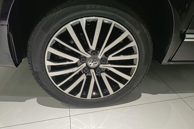 Used Volkswagen Multivan 2019 2.0 TSI 4x4 Prestige Edition 7-Seater Right Rear Wheel Hub
