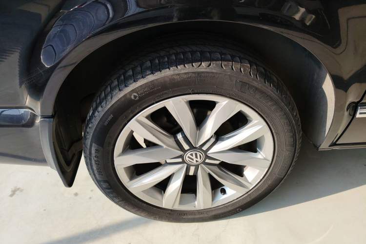 Used Volkswagen Multivan 2019 2.0 TSI Two-Wheel Drive Luxury Edition 7 Seats Right Rear Wheel Hub