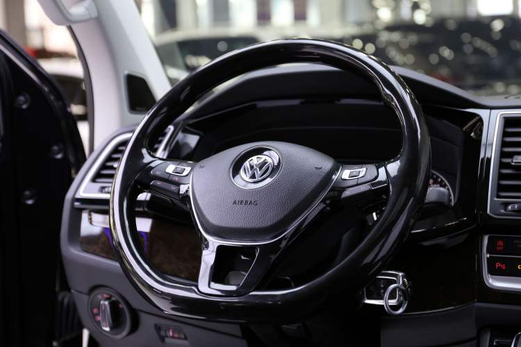 Used Volkswagen Multivan 2019 2.0 TSI 4x4 Prestige Edition 7-Seater Steering Wheel