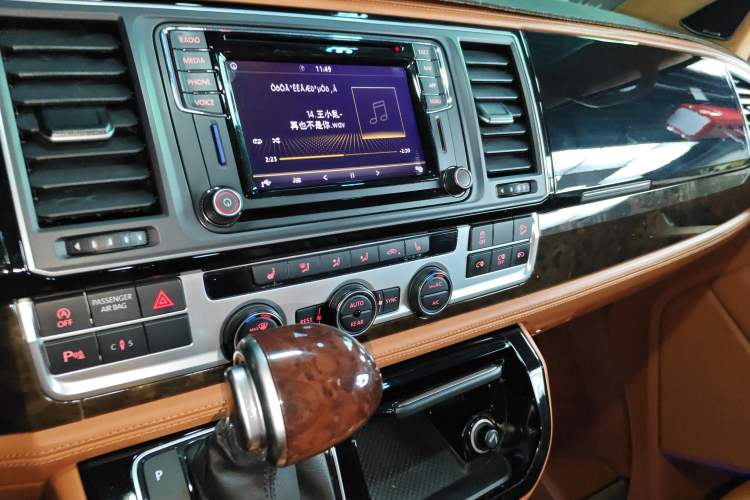 Used Volkswagen Multivan 2019 2.0 TSI 4x4 Prestige Edition 7-Seater Audio And AC Panel
