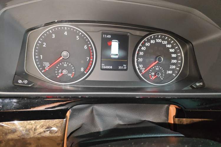 Used Volkswagen Multivan 2019 2.0 TSI 4x4 Prestige Edition 7-Seater Odometer Close Up