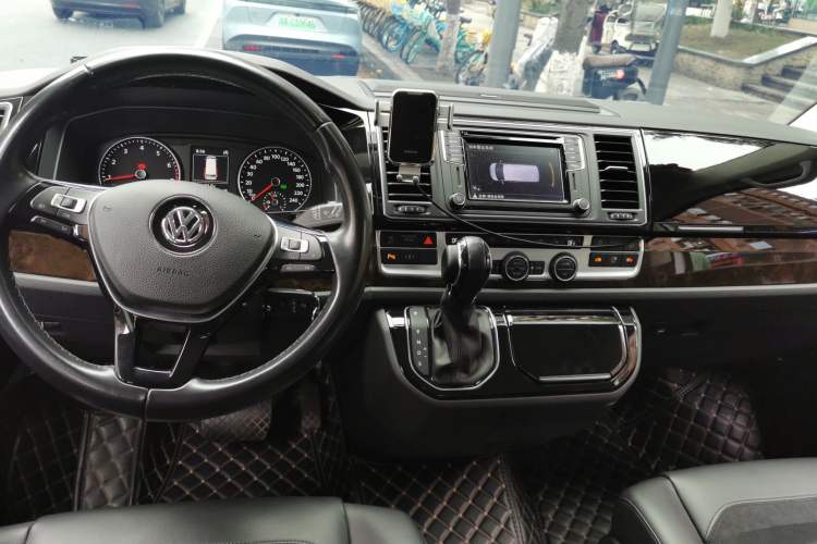 Used Volkswagen Multivan 2019 2.0 TSI 4x4 Prestige Edition 7-Seater Center Console
