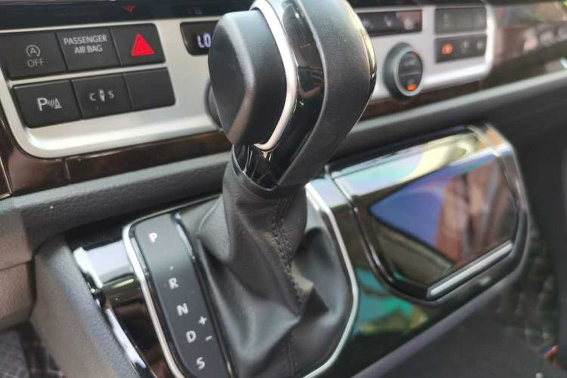 Used Volkswagen Multivan 2019 2.0 TSI 4x4 Prestige Edition 7-Seater Gear Lever