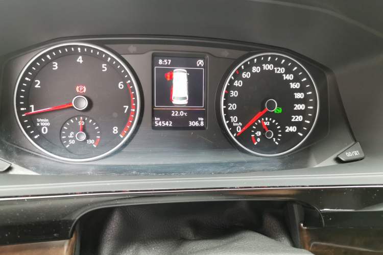 Used Volkswagen Multivan 2019 2.0 TSI 4x4 Prestige Edition 7-Seater Odometer Close Up