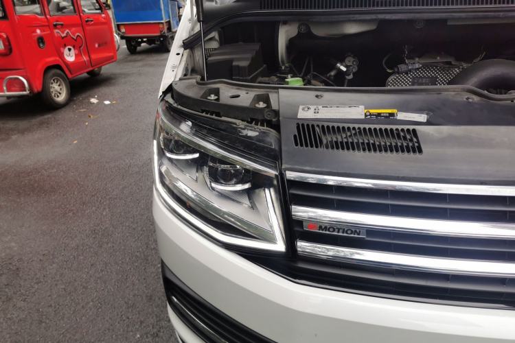Used Volkswagen Multivan 2019 2.0 TSI 4x4 Prestige Edition 7-Seater Right Front Headlight