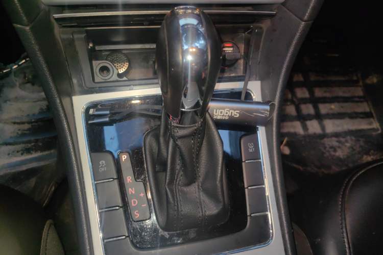 Used Volkswagen Passat 2015 1.8TSI DSG Prestige Edition Gear Lever