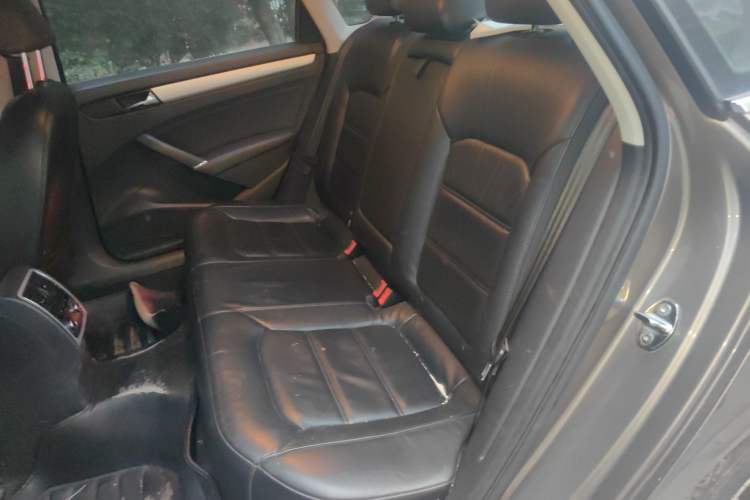 Used Volkswagen Passat 2015 1.8TSI DSG Prestige Edition Interior 4
