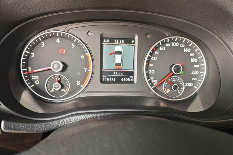 Used Volkswagen Passat 2014 1.8TSI DSG Ultimate Edition Odometer Close Up