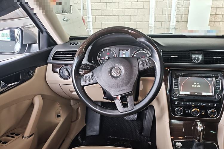 Used Volkswagen Passat 2014 1.8TSI DSG Ultimate Edition Steering Wheel