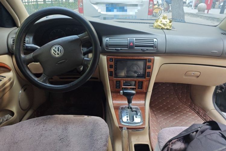 Used Volkswagen Passat 2005 1.8T Automatic Luxury Model Center Console