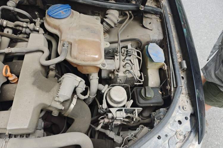 Used Volkswagen Passat 2005 1.8T Automatic Luxury Model Engine Bay Left