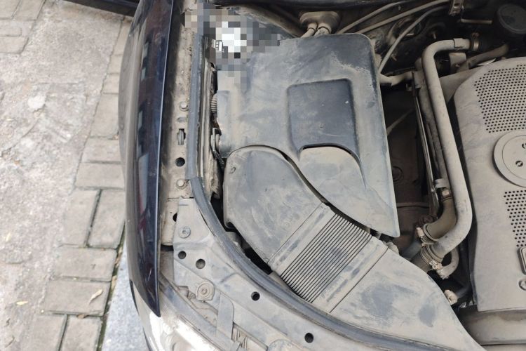 Used Volkswagen Passat 2005 1.8T Automatic Luxury Model Engine Bay Right