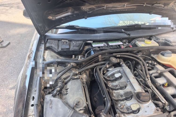 Used Volkswagen Passat 2005 1.8T Automatic Luxury Model Engine Bay Right
