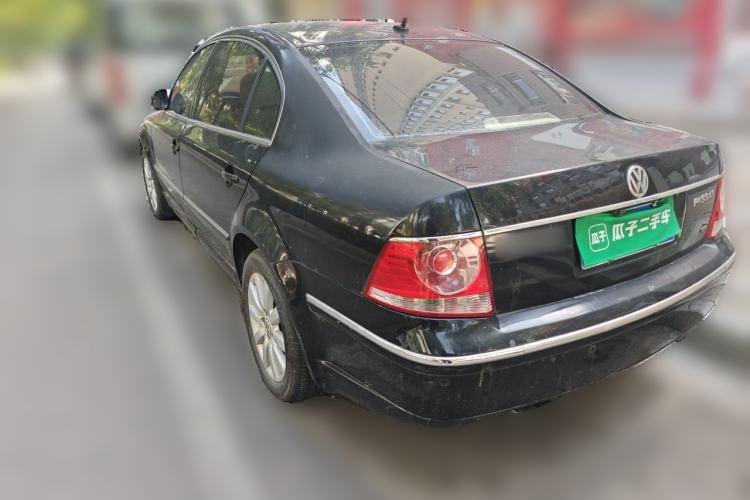 Used Volkswagen Passat 2005 1.8T Automatic Luxury Model Rear Left 45 Deg