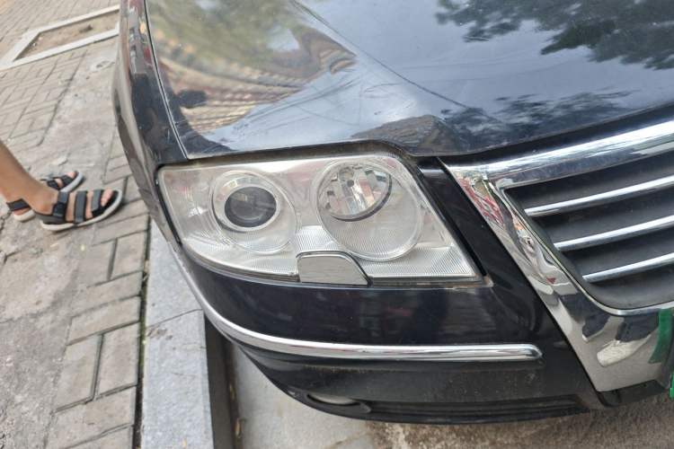 Used Volkswagen Passat 2005 1.8T Automatic Luxury Model Right Front Headlight