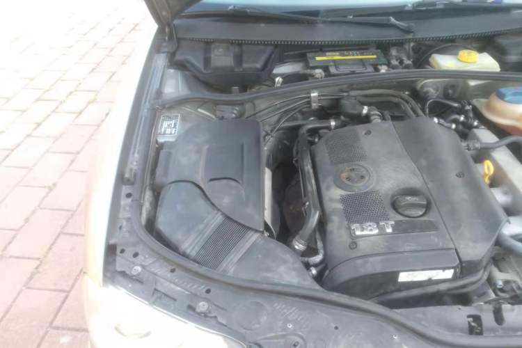 Used Volkswagen Passat 2005 1.8T Manual Luxury Model Engine Bay Right
