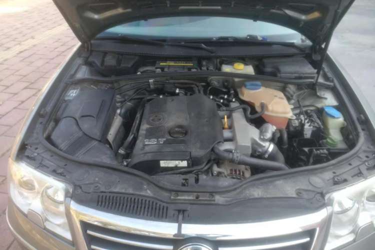 Used Volkswagen Passat 2005 1.8T Manual Luxury Model Engine Bay