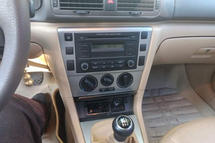 Used Volkswagen Passat 2007 2.0L Manual Standard Edition Audio And AC Panel
