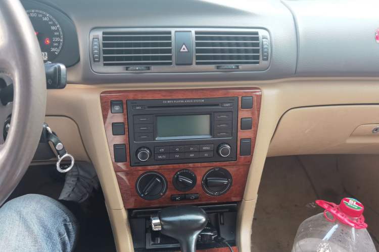 Used Volkswagen Passat 2007 1.8T Automatic Luxury Model Audio And AC Panel