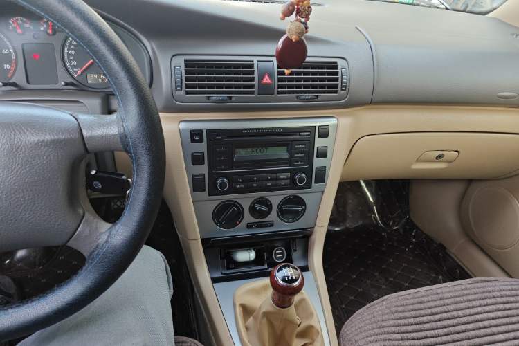 Used Volkswagen Passat 2007 1.8T Manual Standard Model Audio And AC Panel