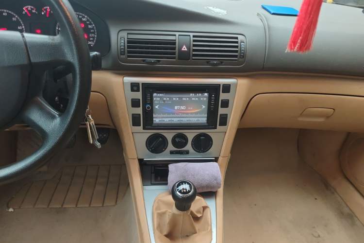 Used Volkswagen Passat 2007 2.0L Manual Standard Edition Audio And AC Panel