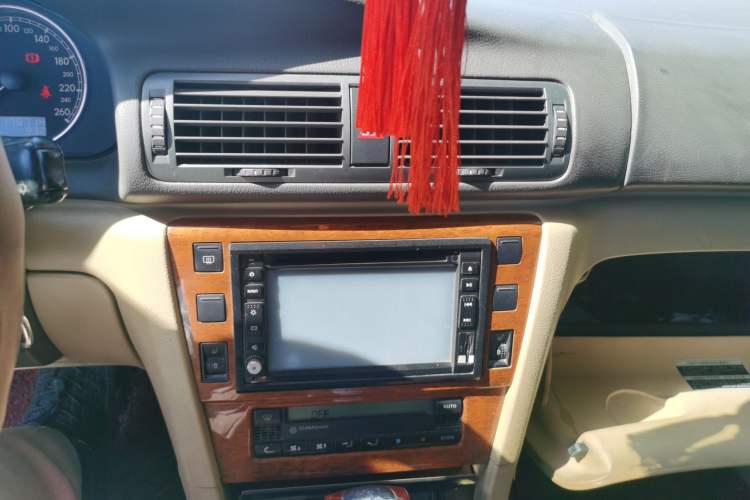 Used Volkswagen Passat 2007 1.8T Automatic Luxury Model Audio And AC Panel
