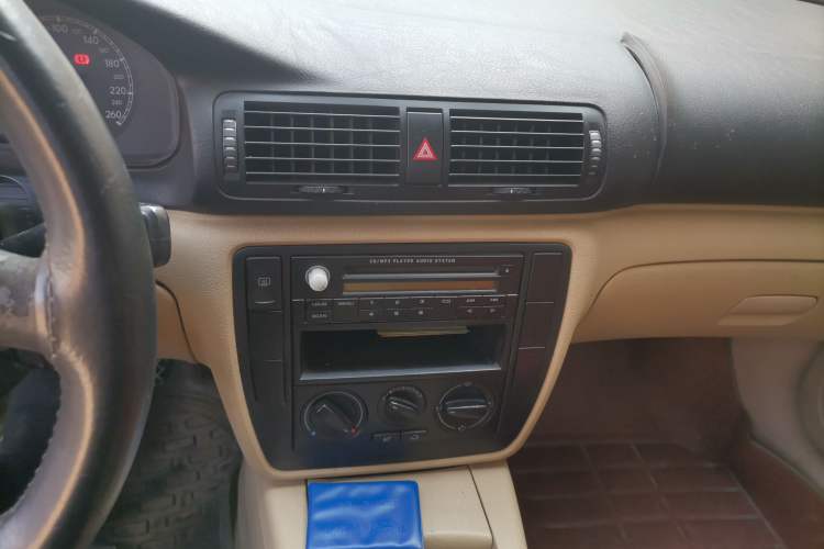 Used Volkswagen Passat 2007 1.8T Manual Comfort Model Audio And AC Panel