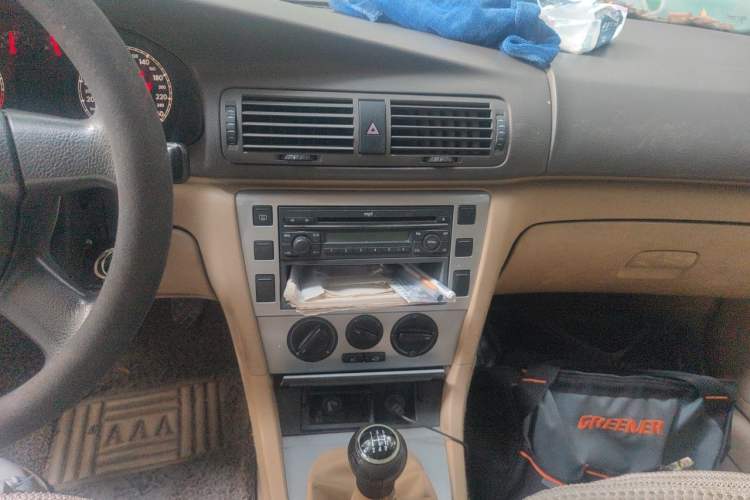 Used Volkswagen Passat 2007 2.0L Manual Standard Edition Audio And AC Panel