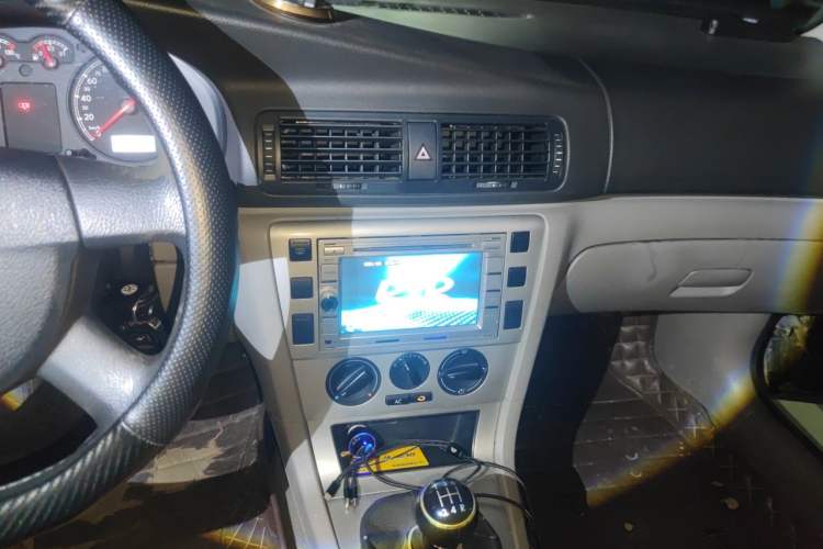Used Volkswagen Passat 2007 2.0L Manual Standard Edition Audio And AC Panel