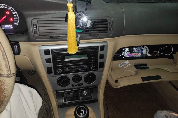 Used Volkswagen Passat 2007 1.8T Manual Standard Model Audio And AC Panel