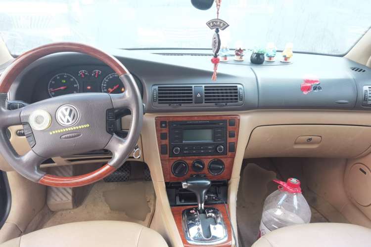 Used Volkswagen Passat 2007 1.8T Automatic Luxury Model Center Console