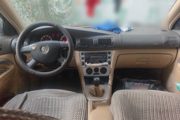 Used Volkswagen Passat 2007 2.0L Manual Standard Edition Center Console