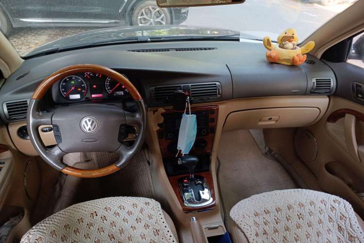 Used Volkswagen Passat 2007 1.8T Automatic Luxury Model Center Console