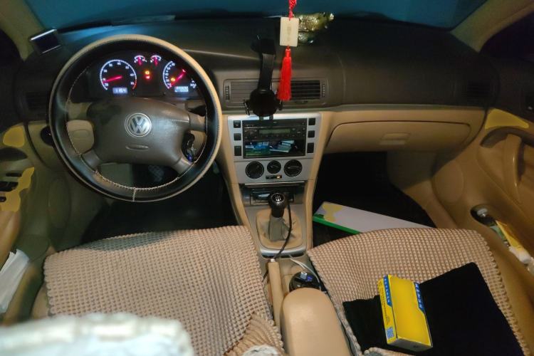 Used Volkswagen Passat 2007 2.0L Manual Standard Edition Center Console